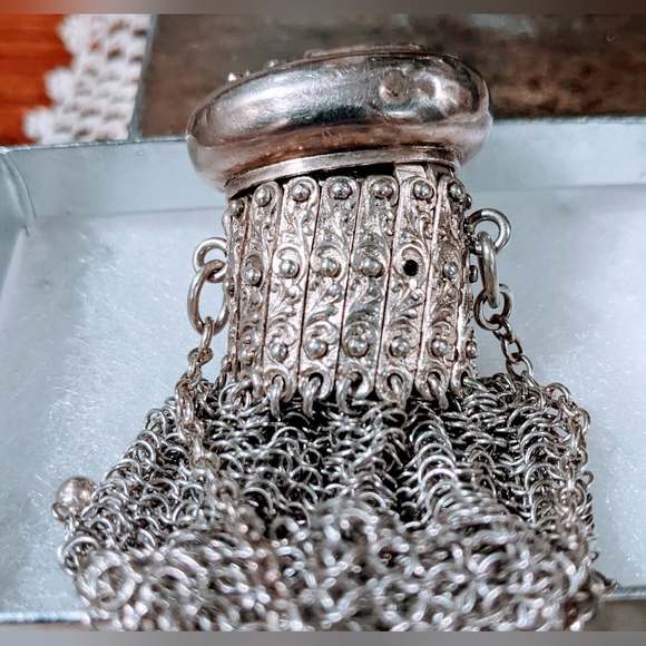 Antique 1920s Sterling Silver Chainmail Gate Top Chatelaine Coin Purse - Picture 3 of 7